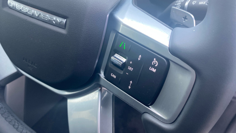 Land Rover Discovery 3.0 D300 Dynamic SE 5dr Auto Diesel Station Wagon